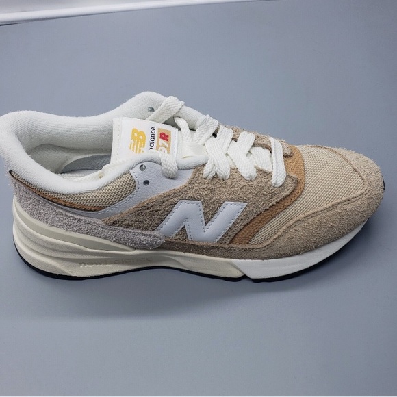 New Balance 997R Shoes- Orange/ White- M9.5/W11.0 - Picture 4 of 4